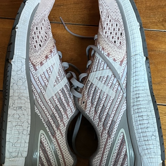 Women’s New Balance 860v9 running size 9.5 Wide - Picture 4 of 8